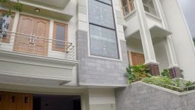Rumah dijual dengan 5 kamar tidur di Duren Sawit, Jakarta