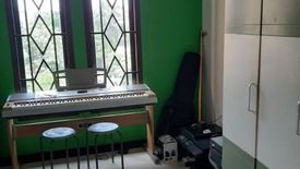 Rumah dijual dengan 4 kamar tidur di Taman, Jawa Timur
