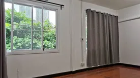 4 Bedroom Townhouse for rent in Khlong Tan Nuea, Bangkok