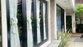 Rumah dijual dengan 6 kamar tidur di Tomang, Jakarta