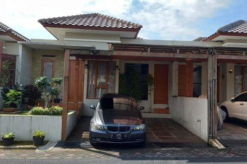 Rumah dijual dengan 4 kamar tidur di Alamendah, Jawa Barat