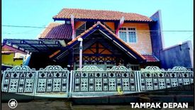 4 Bedroom House for sale in Sidokumpul, East Java