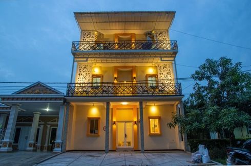 Rumah dijual dengan 35 kamar tidur di Karawaci, Banten
