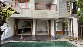 Rumah disewa dengan 4 kamar tidur di Kerobokan, Bali