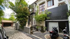 Rumah disewa dengan 4 kamar tidur di Kerobokan, Bali