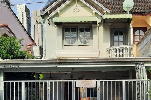 3 Bedroom House for sale in Rangsiya Village Punnawithi 22, Bang Chak, Bangkok near BTS Punnawithi