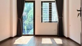 5 Bedroom House for sale in Nga Tu So, Ha Noi