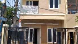 Rumah dijual dengan 3 kamar tidur di Kenjeran, Jawa Timur