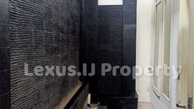 Rumah disewa dengan 4 kamar tidur di Curug Sangerang, Banten