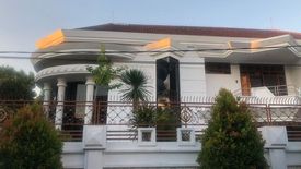 Rumah dijual dengan 6 kamar tidur di Balas Klumprik, Jawa Timur