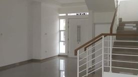 Rumah dijual dengan 4 kamar tidur di Cilandak Barat, Jakarta