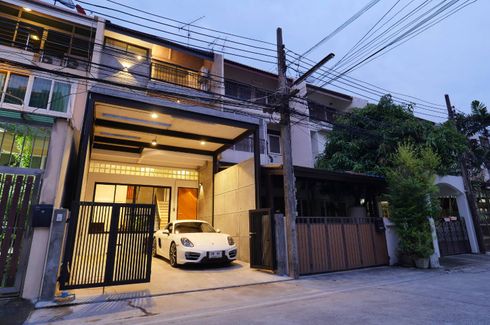 5 Bedroom Townhouse for rent in Khlong Tan Nuea, Bangkok near Airport Rail Link Ramkhamhaeng