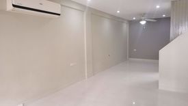 4 Bedroom Townhouse for rent in Guadalupe Viejo, Metro Manila near MRT-3 Guadalupe