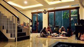 Rumah dijual dengan 4 kamar tidur di Jakarta Selatan, Jakarta