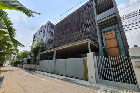 6 Bedroom House for sale in Lat Phrao, Bangkok