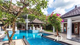 Villa dijual dengan 7 kamar tidur di Kerobokan, Bali