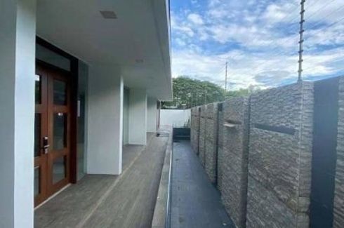 7 Bedroom House for sale in Don Galo, Metro Manila