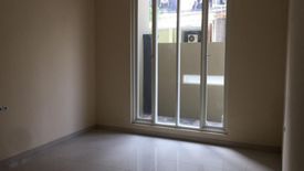 Rumah dijual dengan 4 kamar tidur di Dukuh Sutorejo, Jawa Timur