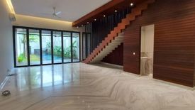 Townhouse dijual atau disewa dengan 4 kamar tidur di Cilandak Barat, Jakarta