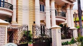 Rumah dijual dengan 11 kamar tidur di Slipi, Jakarta