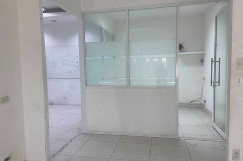 1 Bedroom Office for rent in Saphan Sung, Bangkok