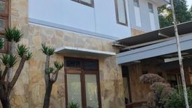 Rumah dijual dengan 6 kamar tidur di Gayungan, Jawa Timur