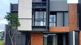 Rumah dijual dengan 5 kamar tidur di Pasar Kemis, Banten