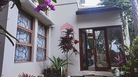 Rumah disewa dengan 5 kamar tidur di Alamendah, Jawa Barat