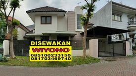 Rumah disewa dengan 4 kamar tidur di Wiyung, Jawa Timur