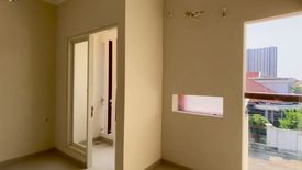 Rumah dijual dengan 5 kamar tidur di Balas Klumprik, Jawa Timur