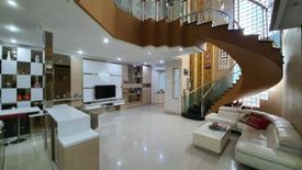 Rumah dijual dengan 5 kamar tidur di Ancol, Jakarta
