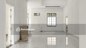 Rumah dijual dengan 4 kamar tidur di Babakan Madang, Jawa Barat
