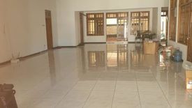 Rumah dijual dengan 3 kamar tidur di Balas Klumprik, Jawa Timur