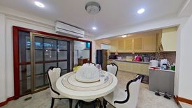 4 Bedroom Townhouse for sale in Khlong Tan Nuea, Bangkok