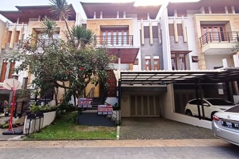 Townhouse dijual atau disewa dengan 5 kamar tidur di Bandung, Jawa Barat