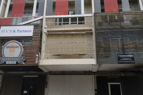 Komersial dijual dengan 4 kamar tidur di Srengseng, Jakarta