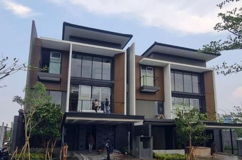Rumah dijual dengan 5 kamar tidur di Lengkong Kulon, Banten