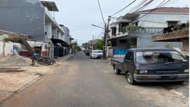 Rumah dijual dengan 4 kamar tidur di Tanjung Duren Selatan, Jakarta