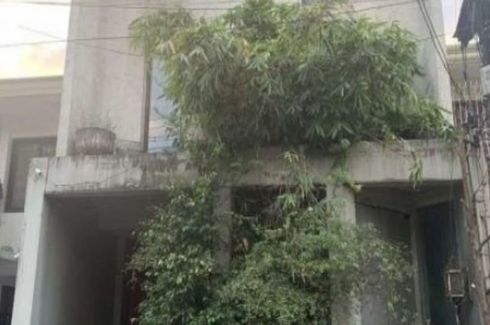 3 Bedroom Villa for sale in Urdaneta, Metro Manila near MRT-3 Ayala