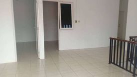 Rumah disewa dengan 5 kamar tidur di Bangka, Jakarta