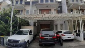 Townhouse dijual dengan 4 kamar tidur di Grogol, Jakarta
