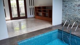 Rumah dijual dengan 4 kamar tidur di Menteng Dalam, Jakarta