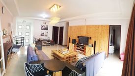 Rumah dijual dengan 6 kamar tidur di Pasteur, Jawa Barat