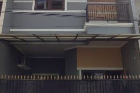 Rumah dijual dengan 5 kamar tidur di Tanjung Duren Selatan, Jakarta
