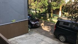 Rumah dijual dengan 4 kamar tidur di Pasir Kaliki, Jawa Barat