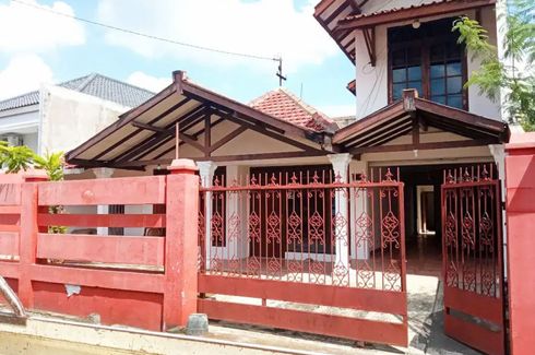 Rumah disewa dengan 5 kamar tidur di Salamanmloyo, Jawa Tengah