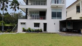 Rumah dijual dengan 4 kamar tidur di Babakan Madang, Jawa Barat