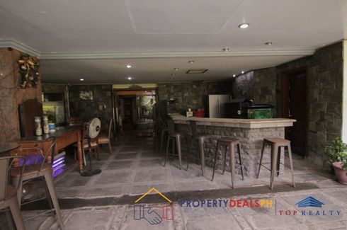 5 Bedroom Condo for sale in Urdaneta, Metro Manila near MRT-3 Ayala