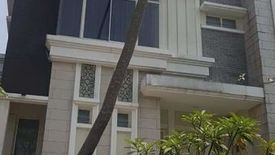 Rumah dijual dengan 7 kamar tidur di Curug Sangerang, Banten