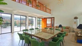 4 Bedroom Villa for sale in Urdaneta, Metro Manila near MRT-3 Ayala